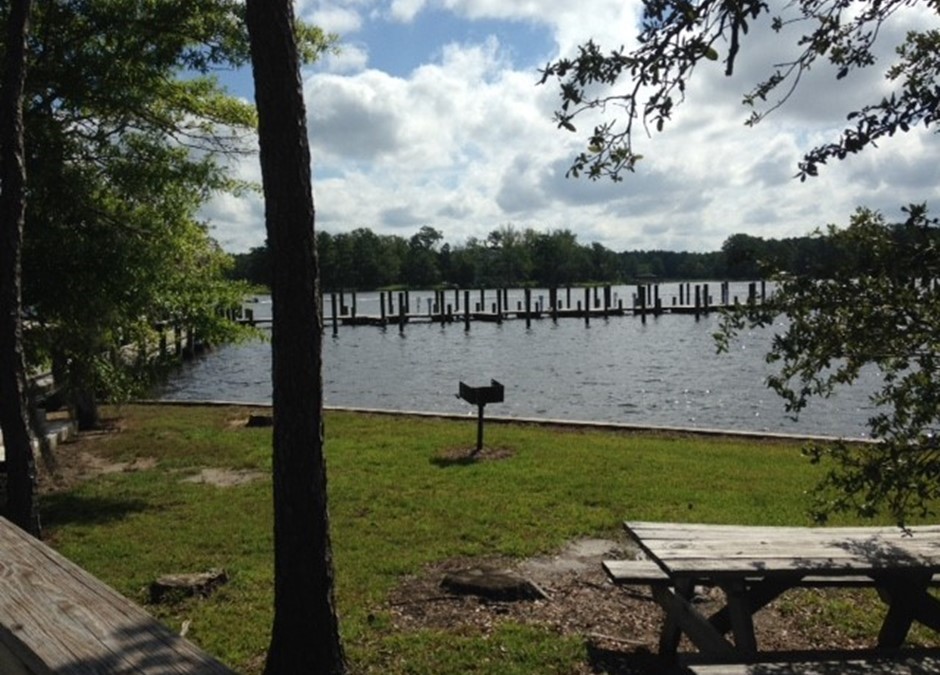 009_Picnic area at marina area